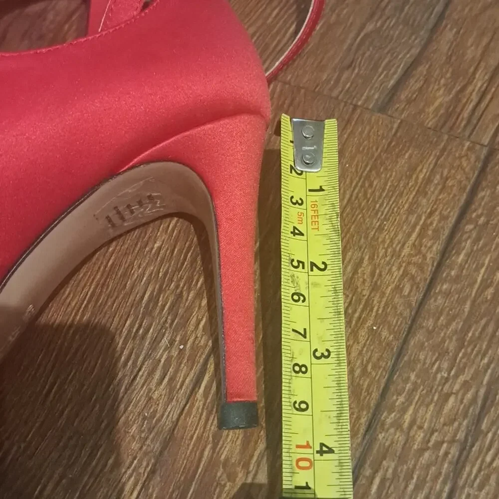 LEWIT made it Italy 39.5 strap heels, barely worn!